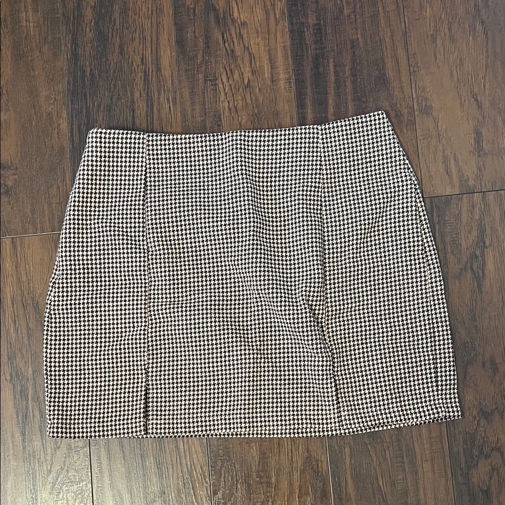 Super cute comfortable skirt. Worn once only